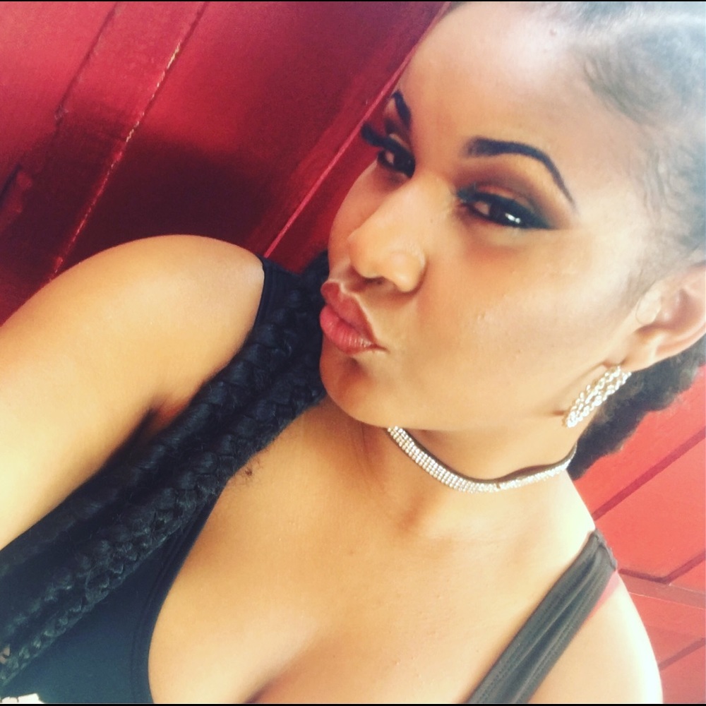 Meet your Posher, Jael